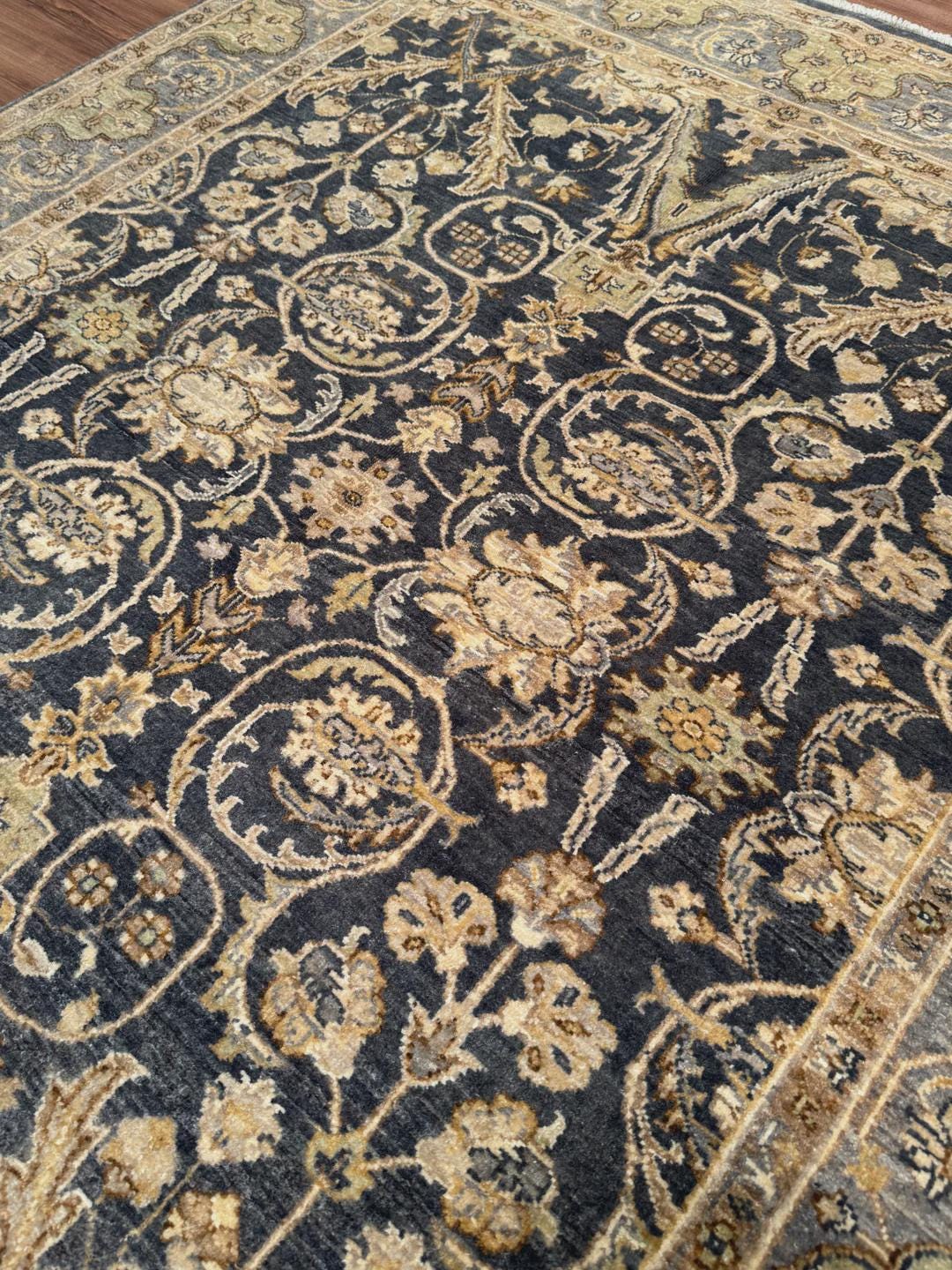 Handmade Turkish Uşak Rug: Vintage Wool Oriental Carpet, 5x6.5 ft