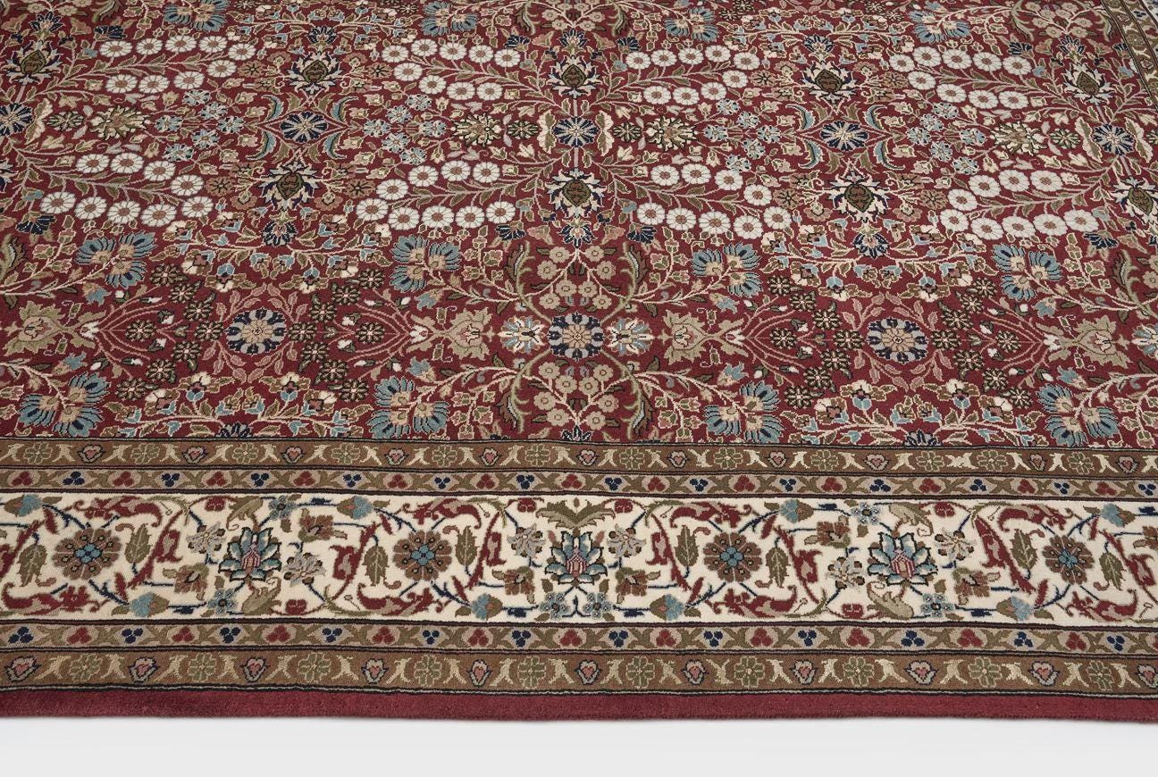 Hand Knotted Hereke Turkish Rug: Silk & Wool Oriental Carpet (169x242 cm)