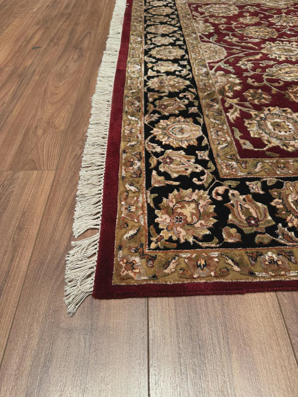 Hand Knotted Indian Usak Rug: Black & Red Wool Bamboo Carpet (5x8 ft)